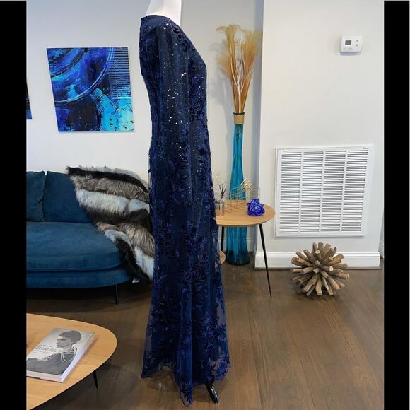 Badgley Mischka Long Sleeve Gown - Picture 6 of 8